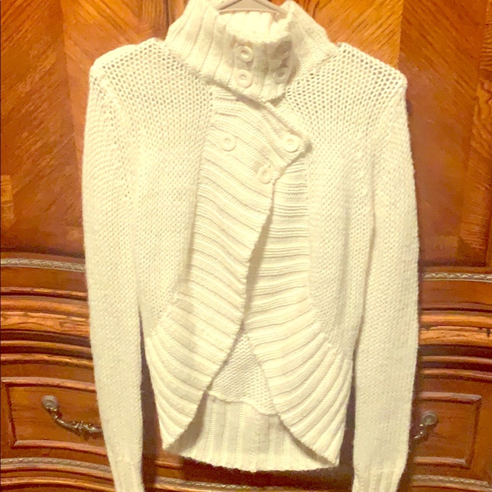 Women’s wool sweater size medium new with tags